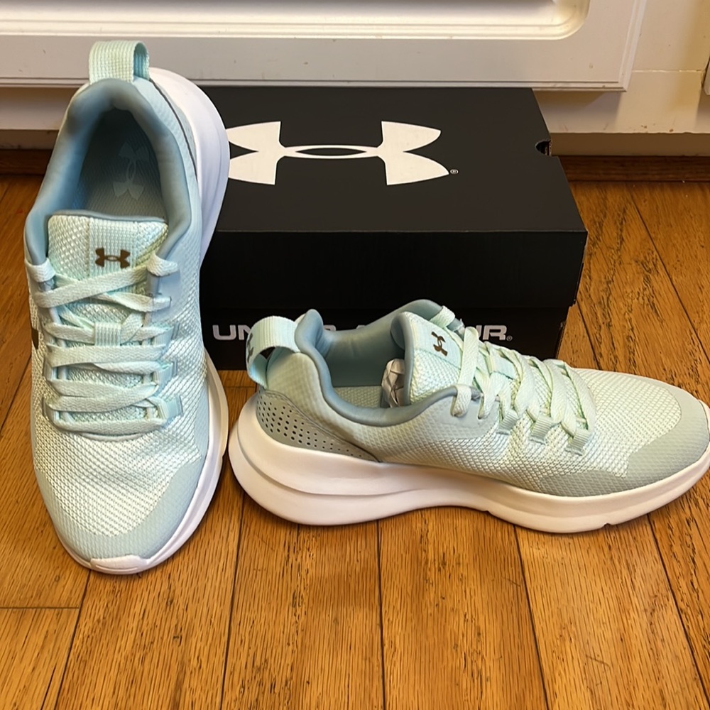 Under Armour W Essentials sz 7.5 Mint Green